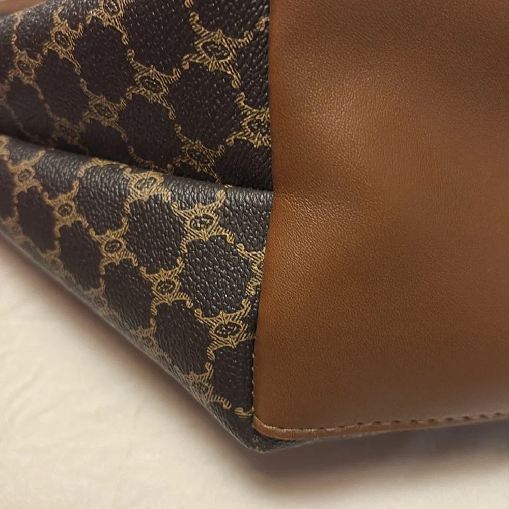 Elegant Geometric Tote. Shoulder/Handbag with Scarf.
New w/o tags. Xich Xichan - Picture 10 of 12